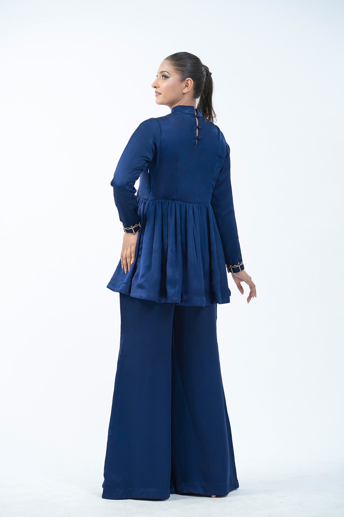 Peplum poise